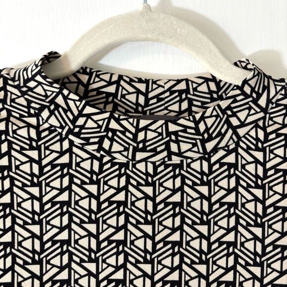 Vince Camuto 1X geometric stretch high neck fine knit 3/4 sleeve top - Picture 2 of 5